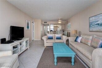 260 Seaview Ct in Marco Island, FL - Building Photo - Building Photo