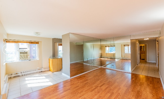 property at 708 W Bittersweet Pl