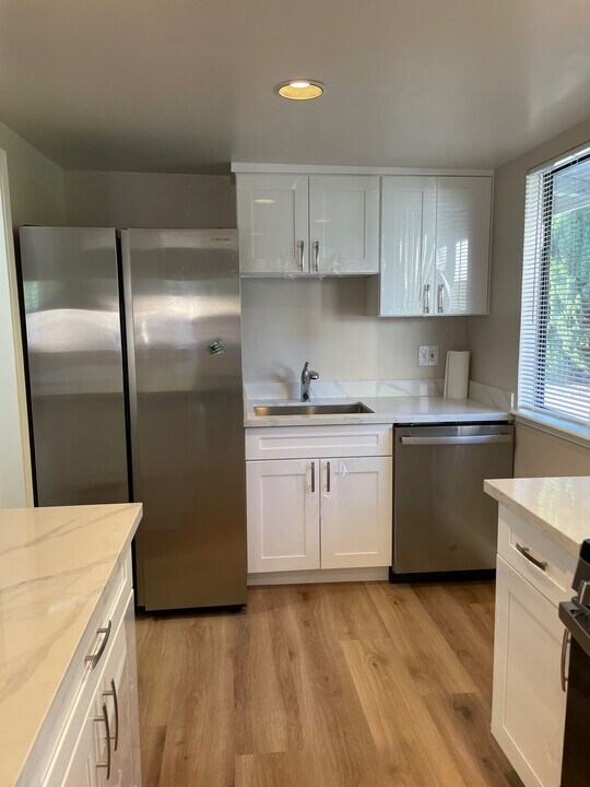 10210 Sterling Blvd in Cupertino, CA - Building Photo