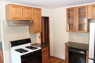 74 Bradford Rd, Unit #1 in Watertown, MA - Building Photo - Building Photo