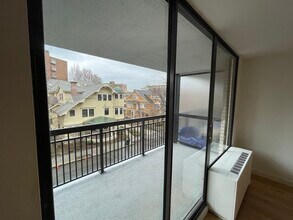 50 Longwood Ave, Unit 319 in Brookline, MA - Foto de edificio - Building Photo