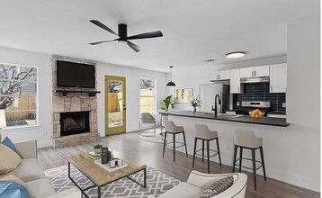 2406 Burleson Ct in Austin, TX - Foto de edificio - Building Photo