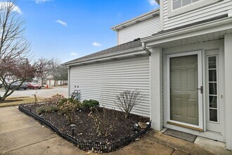 240 Camel Bend Ct in Schaumburg, IL - Building Photo - Building Photo