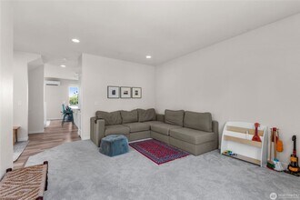 14715 Admiralty Way in Lynnwood, WA - Building Photo - Building Photo