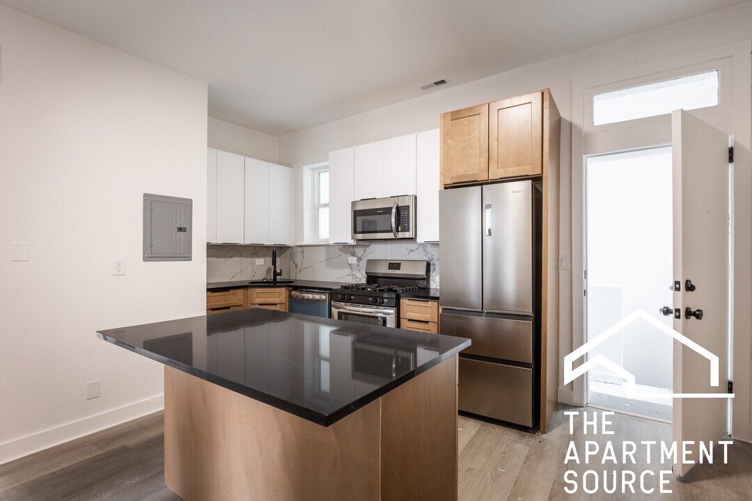 1454 N Kedzie Ave, Unit 3F in Chicago, IL - Building Photo