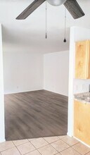 121 Lazy Ln, Unit D in Sealy, TX - Foto de edificio - Building Photo