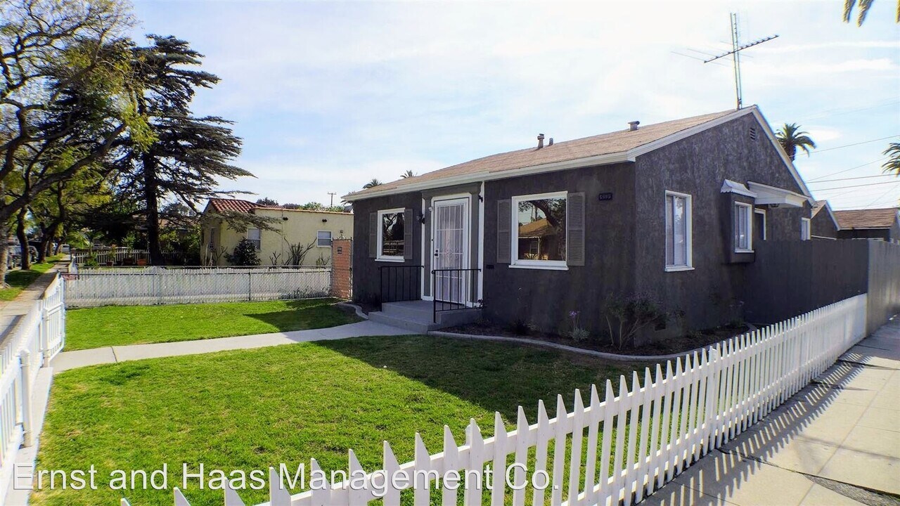 5889 Rose Ave in Long Beach, CA - Building Photo