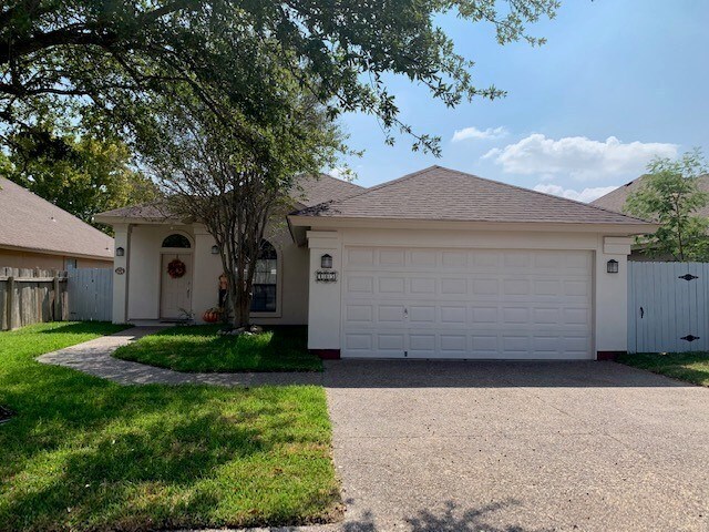 405 Cinnamon Teal Loop in Laredo, TX - Building Photo
