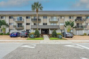 4606 W Gray St in Tampa, FL - Building Photo