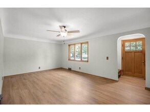 350 S 9th St in Bird Island, MN - Building Photo - Building Photo