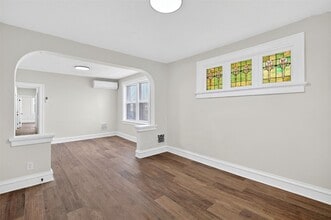 5803 S Kings Highway Blvd in St. Louis, MO - Foto de edificio - Building Photo