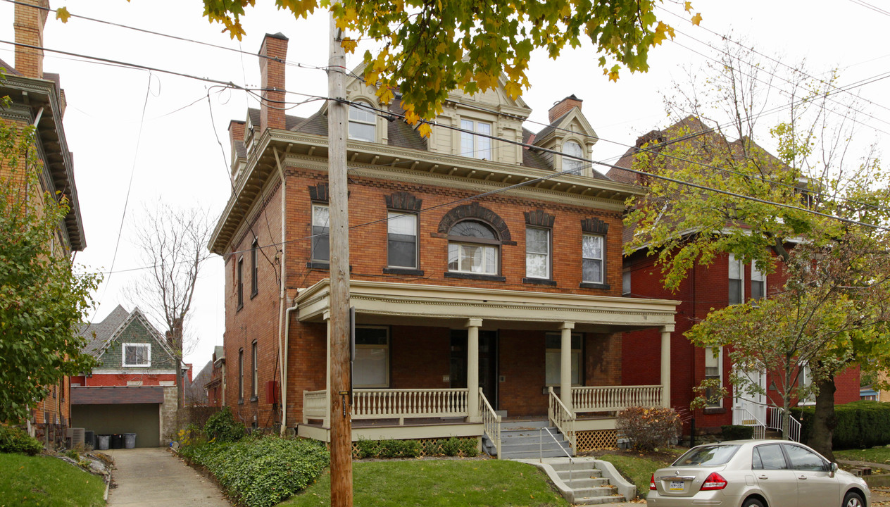 235 S Fairmount St in Pittsburgh, PA - Building Photo