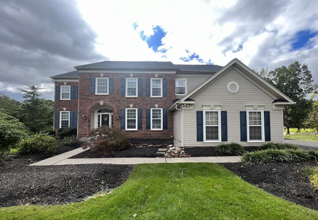 1006 Glendevon Dr in Ambler, PA - Building Photo