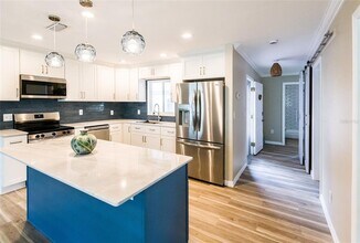 1900 Benjamin Franklin Dr in Sarasota, FL - Building Photo - Building Photo