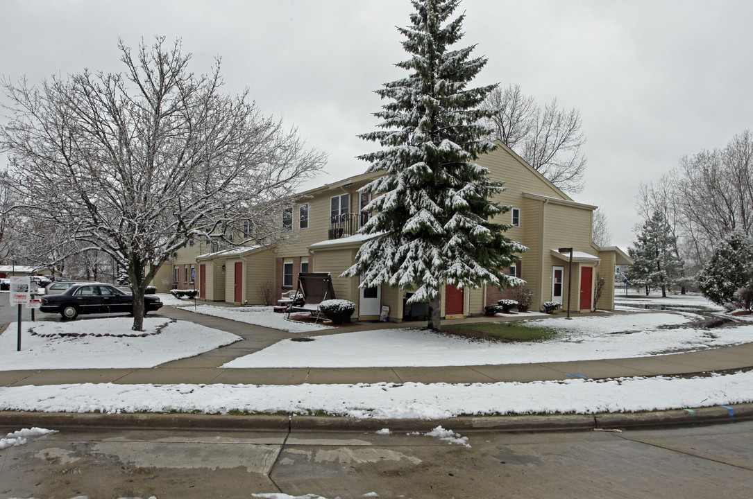 Sheridan Meadows in Kenosha, WI - Building Photo