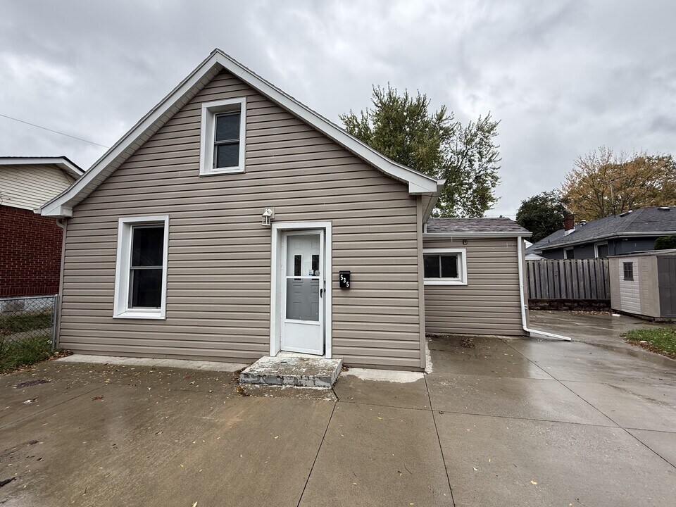 535 South St in Windsor, ON - Building Photo