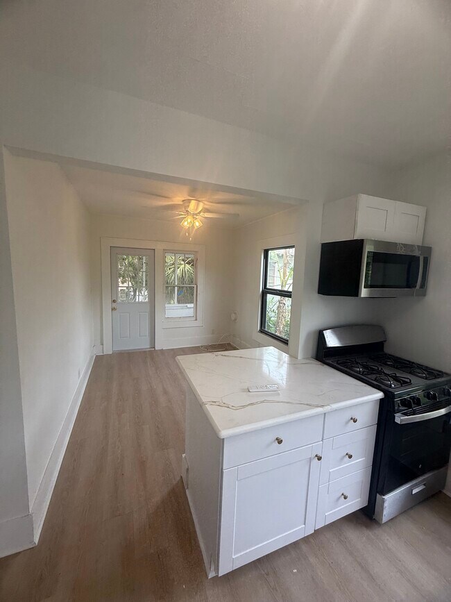 618 7th Ave N, Unit Top Floor Unit B
