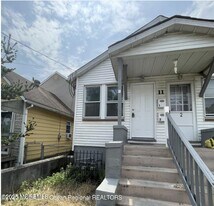 11 St Peters Pl in Keansburg, NJ - Building Photo