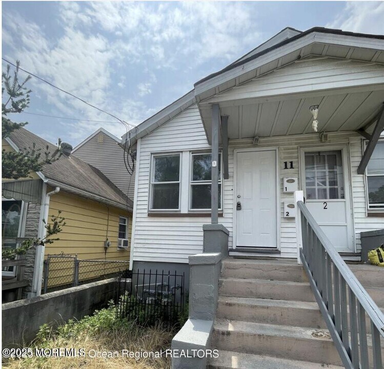 11 St Peters Pl in Keansburg, NJ - Foto de edificio