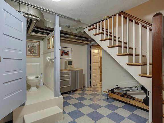 704 W Delaware Ave in Urbana, IL - Building Photo - Building Photo