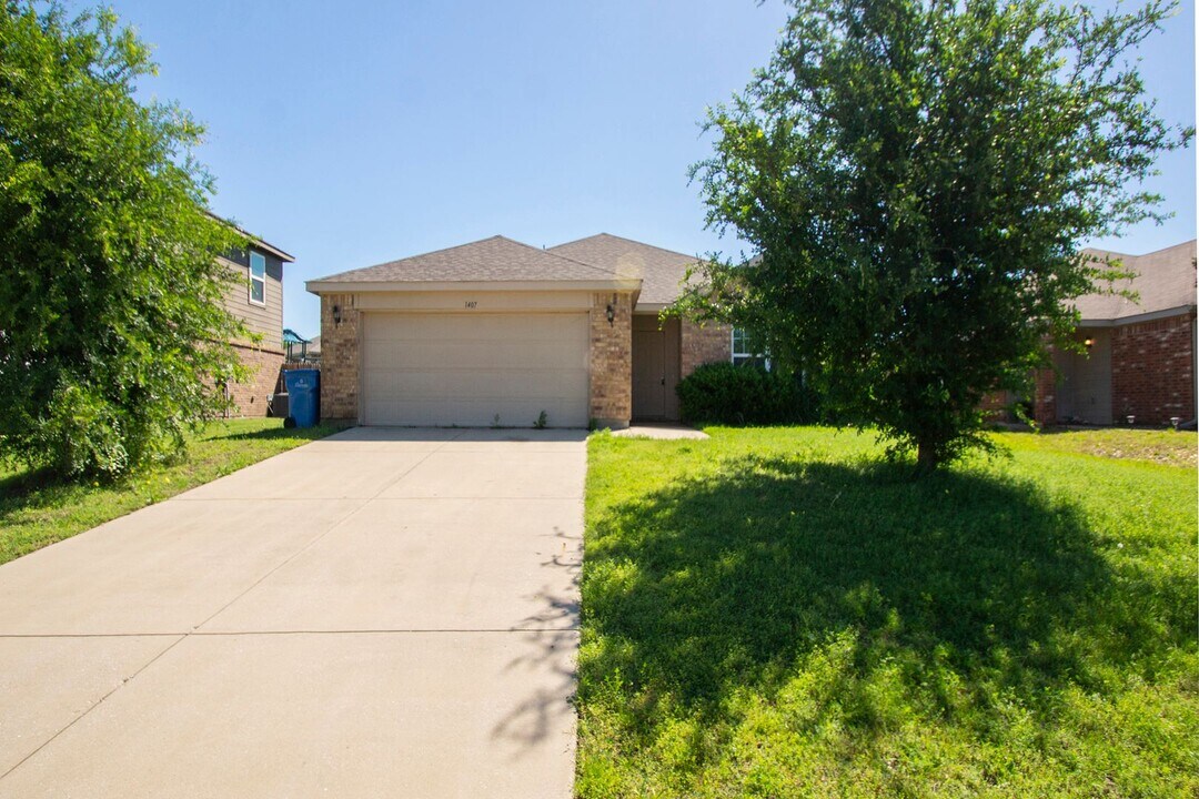 1407 Swan Ridge Dr in Sherman, TX - Building Photo