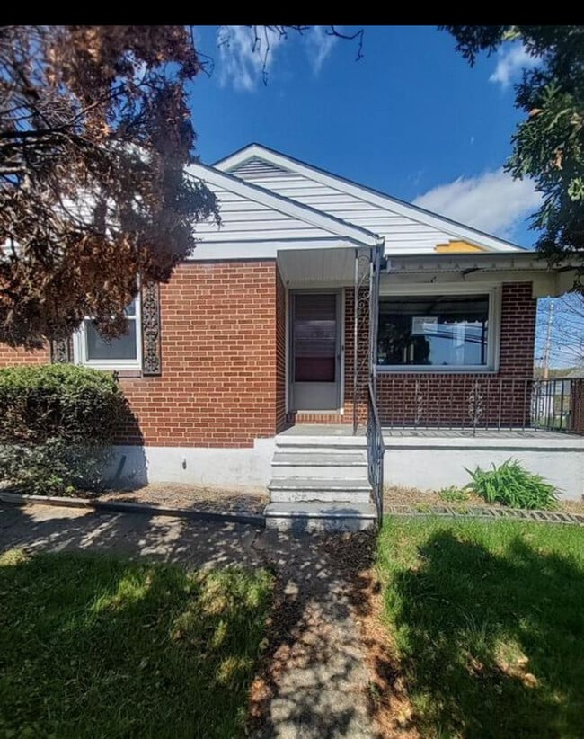 property at 5206 Hazelwood Ave