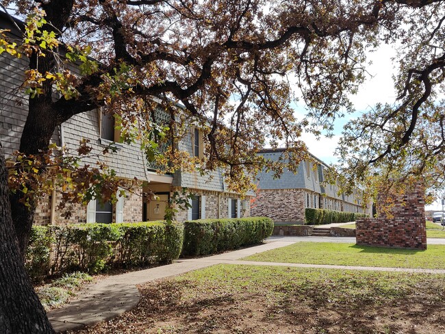 White Lake Hills Apartment in Fort Worth, TX - Building Photo - Building Photo