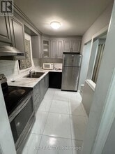 40 Gladstone Square in Brampton, ON - Building Photo - Building Photo