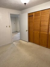 711 W 11th Ave in Hutchinson, KS - Building Photo - Building Photo