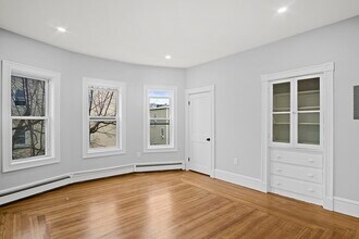 84 Fellsway E, Unit 2 in Malden, MA - Foto de edificio - Building Photo