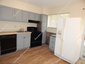 3081 Colonial Way in Chamblee, GA - Building Photo - Building Photo