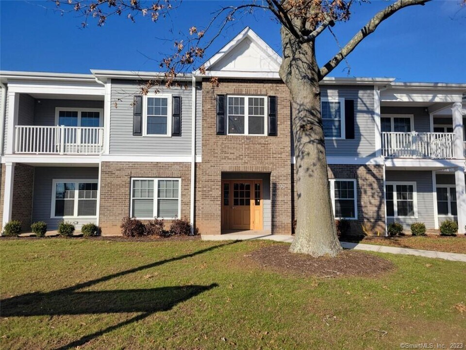 10 Berkshire Rd in West Hartford, CT - Building Photo