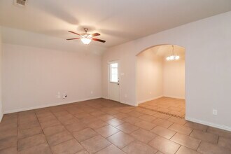 7648 Hollow Point Dr in Fort Worth, TX - Foto de edificio - Building Photo