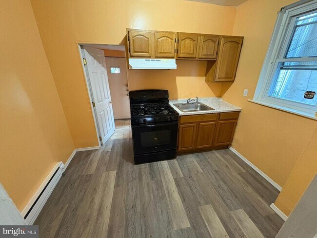 5934 Spring St in Philadelphia, PA - Building Photo - Building Photo