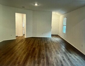 128 Perfect World Lp in Jarrell, TX - Building Photo - Building Photo