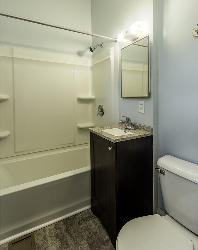 2310 Rohs St, Unit Apt. 2 in Cincinnati, OH - Building Photo - Building Photo