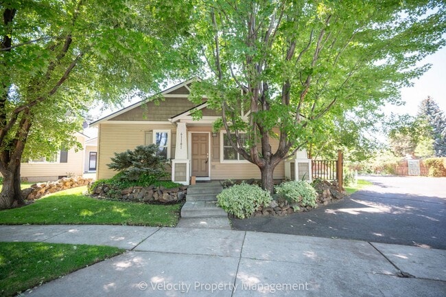 property at 61101 Larkspur Loop
