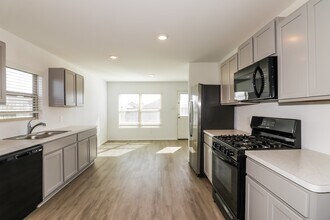 310 Pickwick Gdns Ln in Magnolia, TX - Foto de edificio - Building Photo