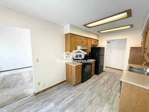 612 SE Kristi Ln in Lee's Summit, MO - Building Photo - Building Photo
