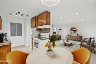 8800 Cedros Ave in Los Angeles, CA - Building Photo - Building Photo