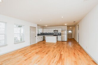 1446 E Ann Arbor Ave in Dallas, TX - Building Photo - Building Photo