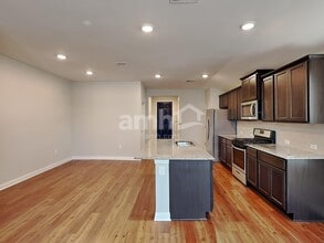 8110 Cottage Rose Dr in Austin, TX - Building Photo - Building Photo