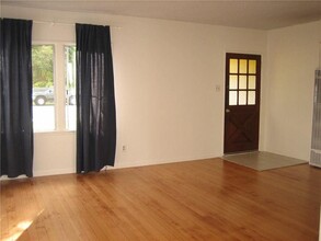 166 Magnolia St in Costa Mesa, CA - Building Photo - Interior Photo