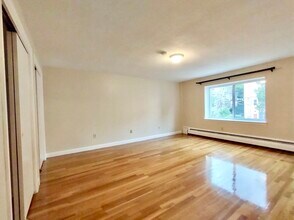133 Beaconsfield Rd, Unit 33 in Brookline, MA - Building Photo - Building Photo