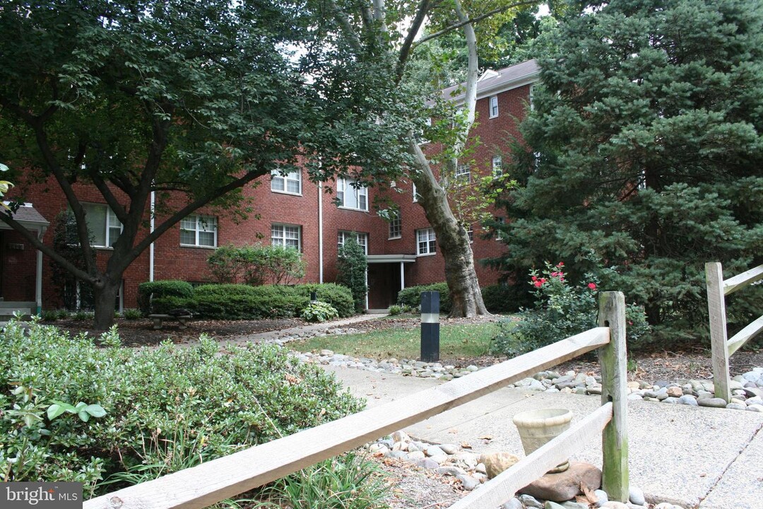 1423 N Nash St-Unit -N-108 (UNIT #5) in Arlington, VA - Foto de edificio