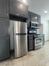 6506 Teesdale Ave in North Hollywood, CA - Foto de edificio - Building Photo