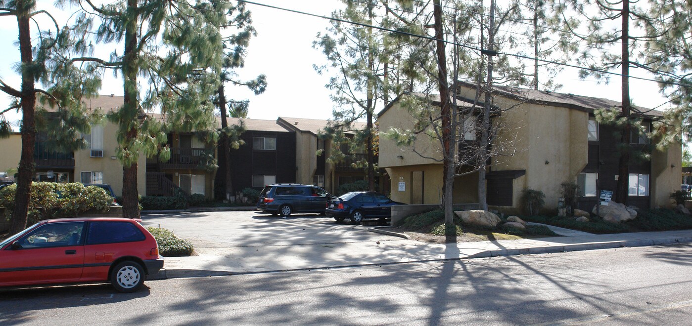 157 Madison Ave in El Cajon, CA - Building Photo