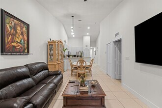 3220 NE 11th Dr in Homestead, FL - Foto de edificio - Building Photo