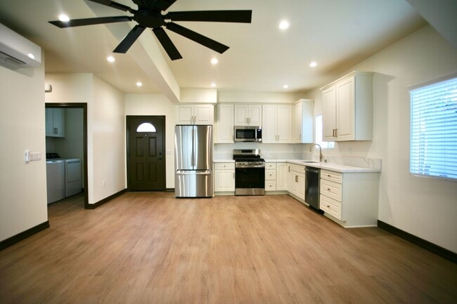 10031 Valle Caballo Ln in El Cajon, CA - Building Photo - Building Photo