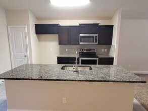 710 E 94th St in Odessa, TX - Foto de edificio - Building Photo